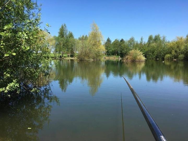 Elton Barn Fishery & Retreat นอตติงแฮม ภายนอก รูปภาพ