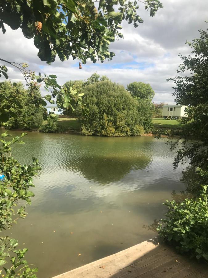 Elton Barn Fishery & Retreat นอตติงแฮม ภายนอก รูปภาพ
